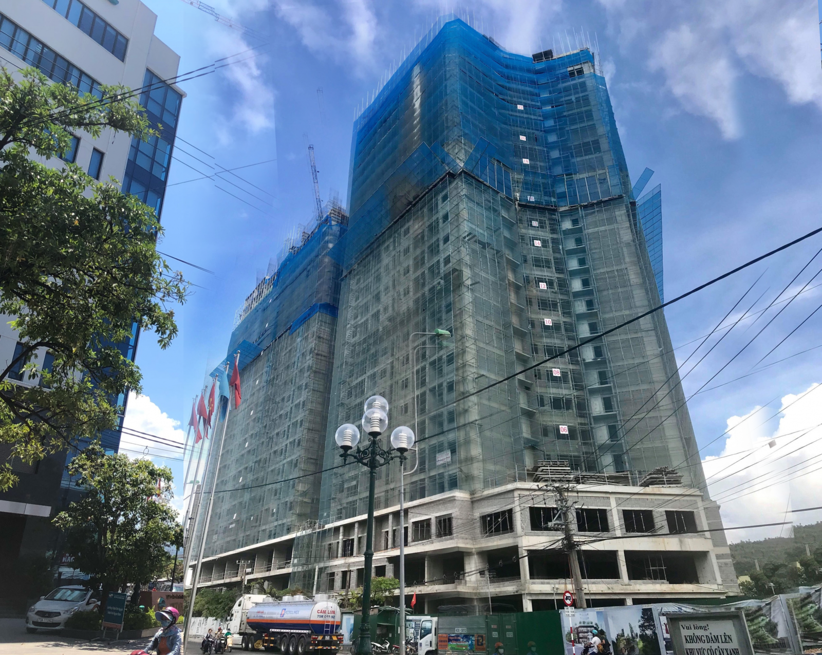 Cất nóc dự án P.H Complex Nha Trang